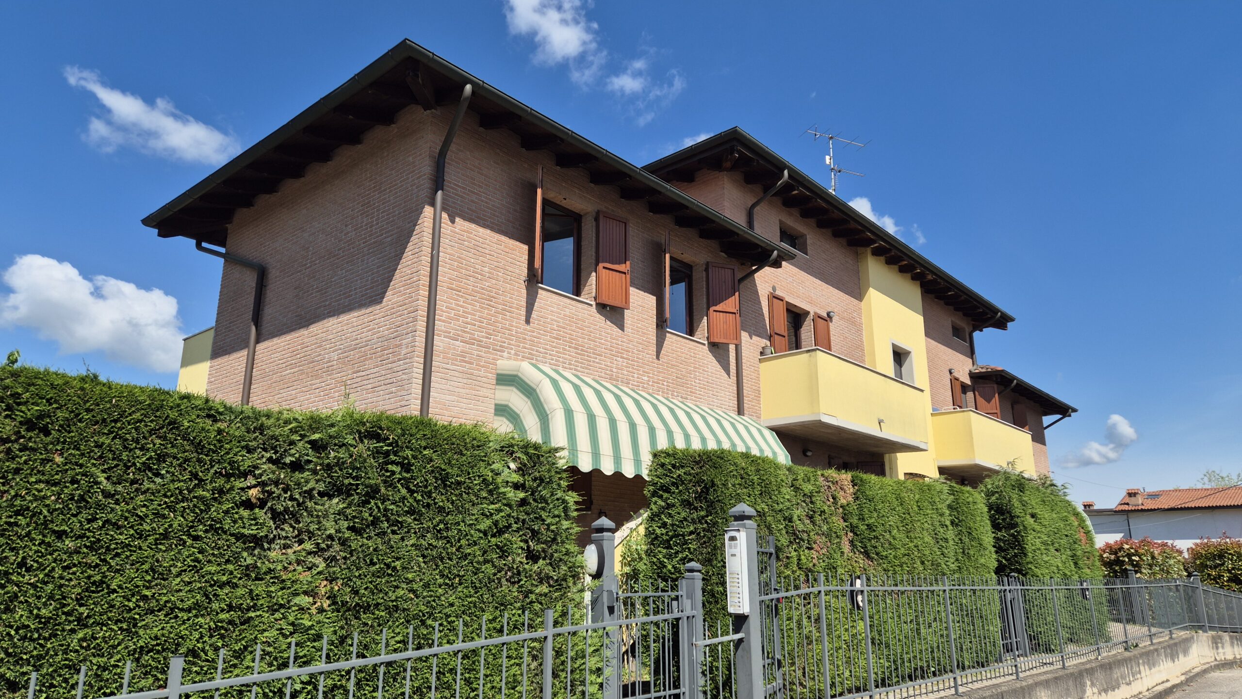 Casalgrande appartamento venduto Emanuele Vallone agente immobiliare